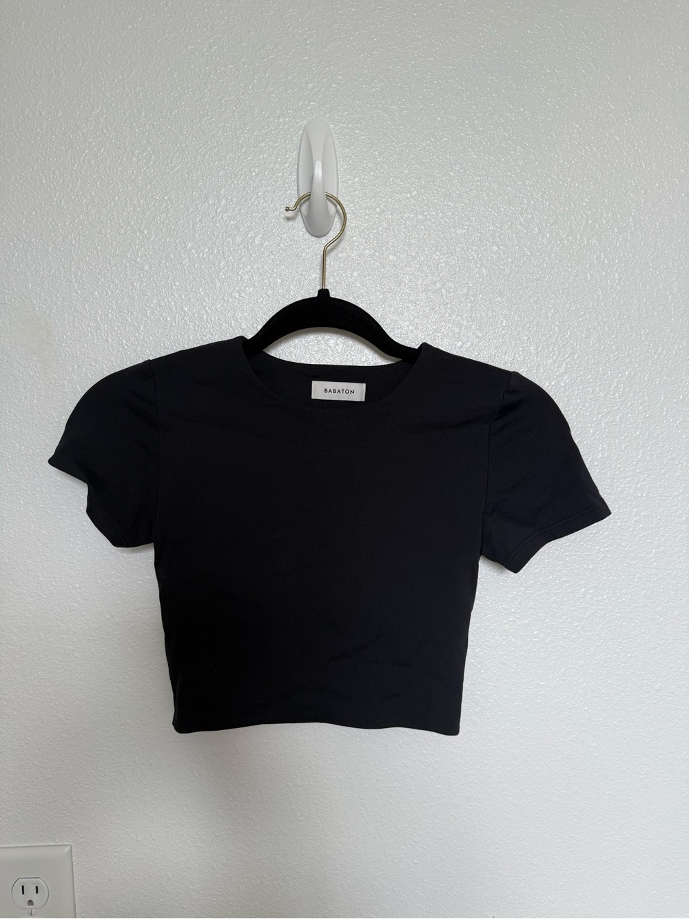 Aritzia Babaton Black Puff-Sleeve Cropped Tee